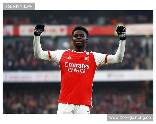 萨卡今天训练鞋直接换成了刚买的名牌，感觉他就差开车上场了！