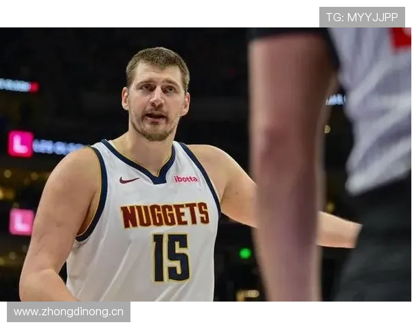 斯蒂芬·卡斯尔无球跑位，较上季更能拉开约基奇空位