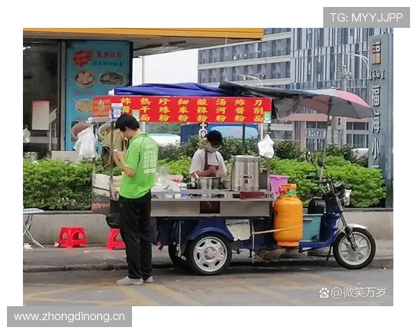 陈一冰，刷到他早餐路边摊的照片，转头又是豪车群，这人设也太会演